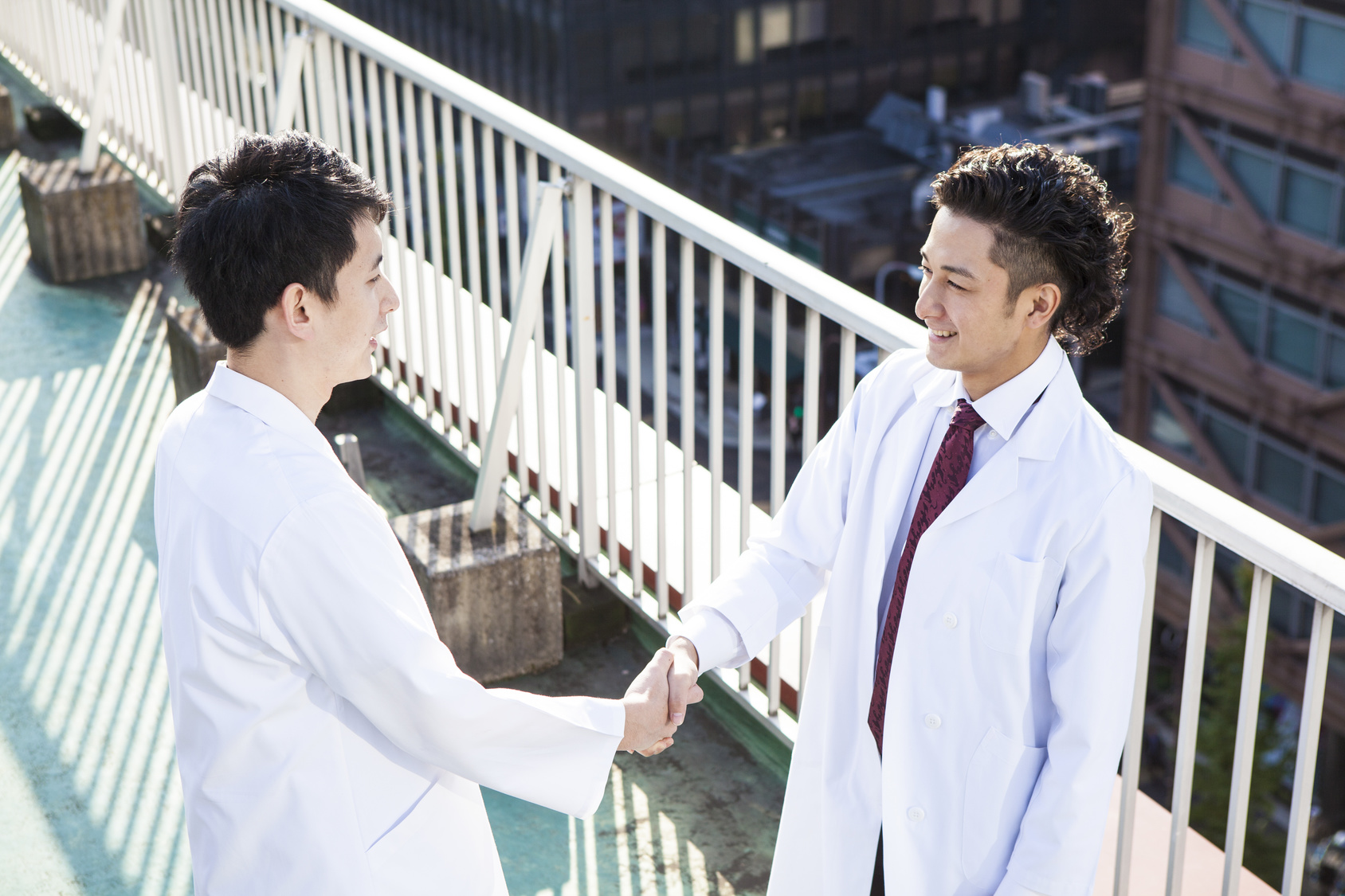 Doctors are shaking hands at the hospital's rooftop
